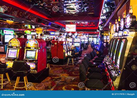 Casino Royale Slot Machines .